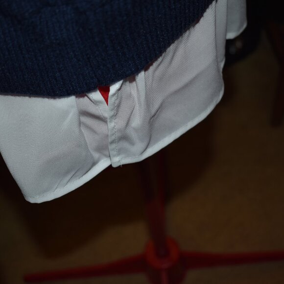 sweater - Picture 5 of 8